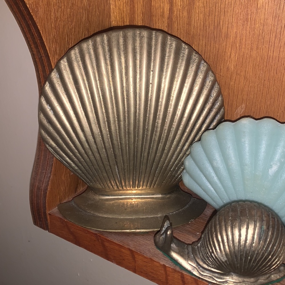Brass Shell Bookends - Picture 2 of 5